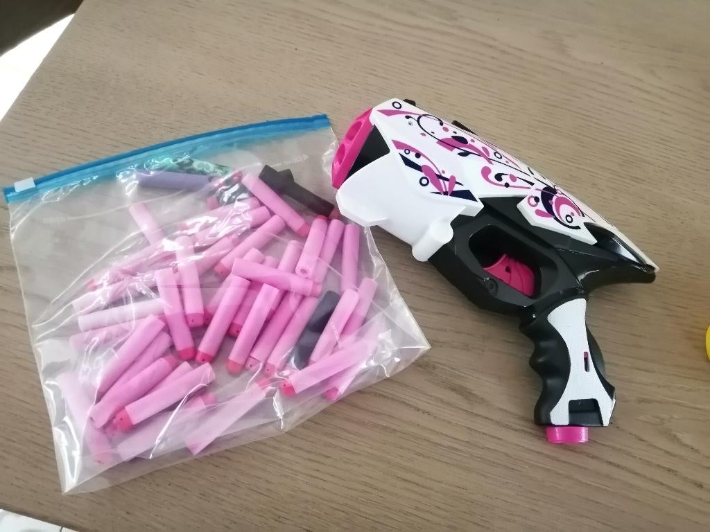 groot pistool met veel pijltjes, Ophalen of Verzenden, Zo goed als nieuw