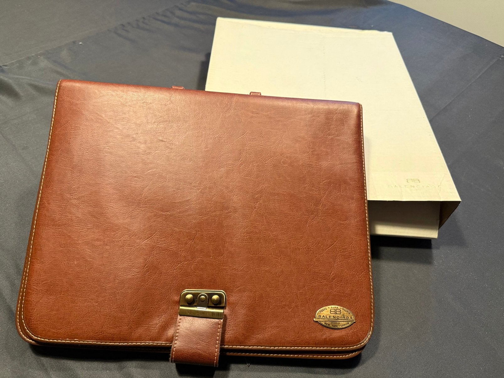 Balenciaga - Porte document mallette homme Vintage, Enlèvement ou Envoi, Comme neuf, Beige