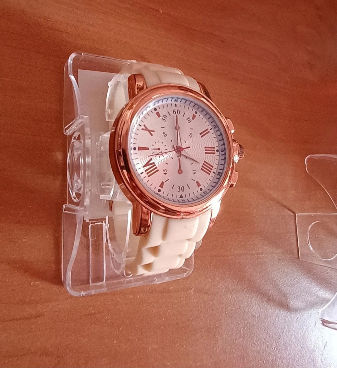 Montre blanche et dorée, Montre-bracelet, Autres marques, Enlèvement ou Envoi, Autres matériaux