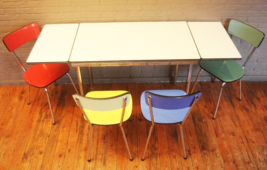 Hagelwitte Verlengbare Formica Tafel / + Kleurige Stoelen, Ophalen, Overige houtsoorten, Zo goed als nieuw, Vijf personen of meer