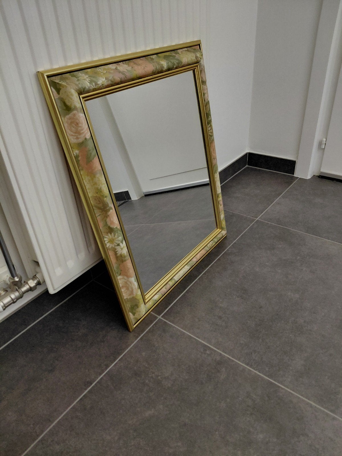 Vintage spiegel, handgeschilderde rand 52 x 63 cm, Ophalen, Gebruikt, Minder dan 100 cm, Rechthoekig