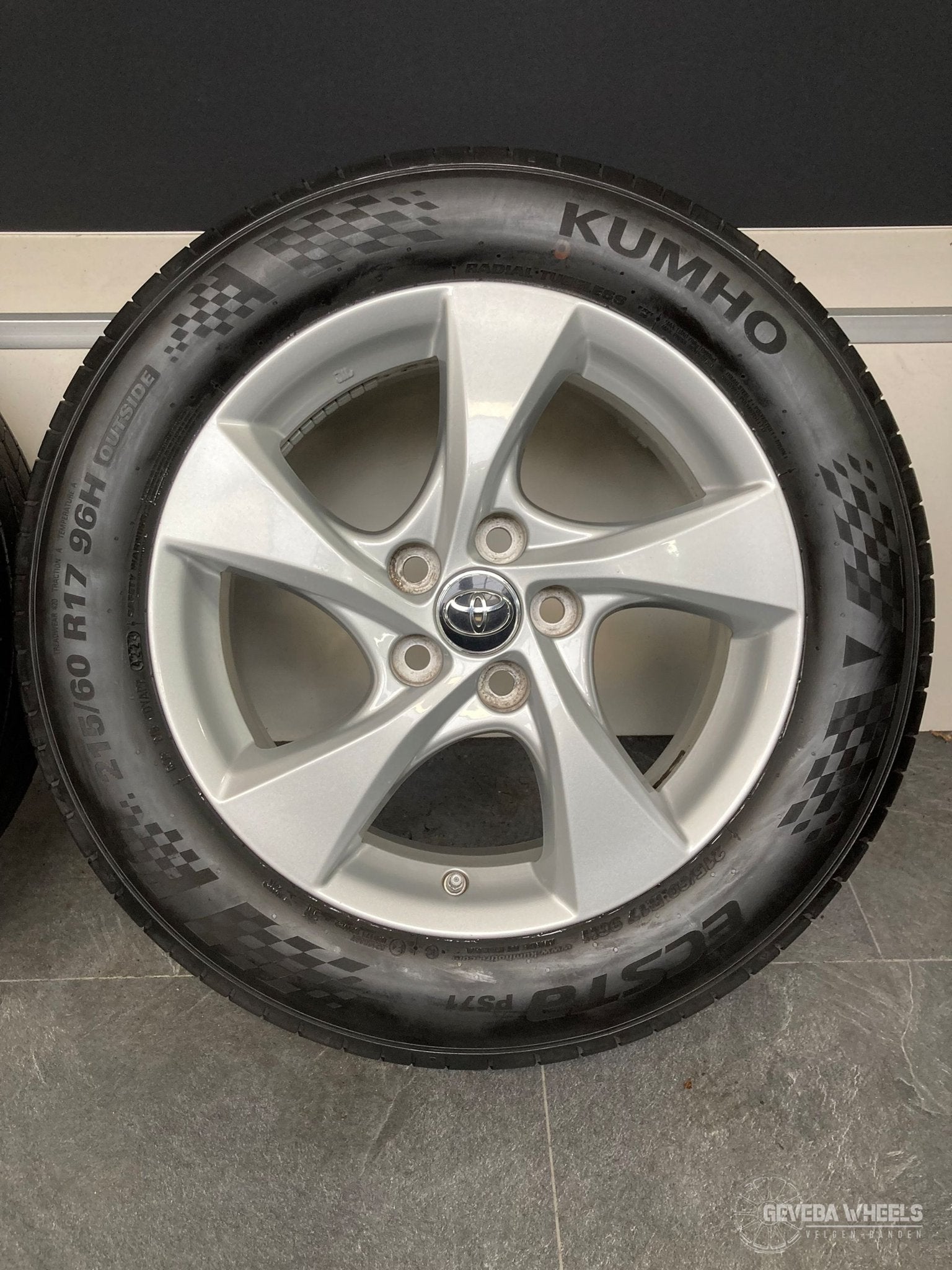 17” originele Toyota C-HR velgen + banden 5x114.3 TPMS AWM, Auto-onderdelen, Banden en Velgen, -, -, Banden en Velgen, 17 inch