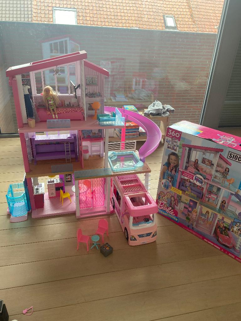 Barbiehuis - met meubeltjes + camper + barbie, Kinderen en Baby's, Ophalen, Gebruikt, Barbie