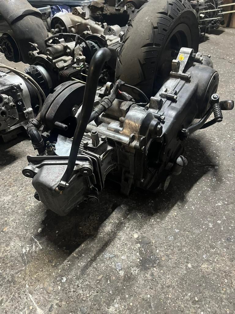 Piaggio zip 80cc 4t, Fietsen en Brommers, Ophalen, Zo goed als nieuw, Blok