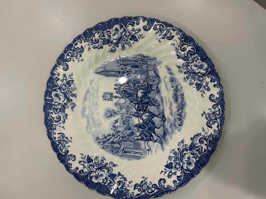 Johnson Brothers 'Coaching Scenes' Blue Dinner Plate, Antiek en Kunst, Ophalen of Verzenden
