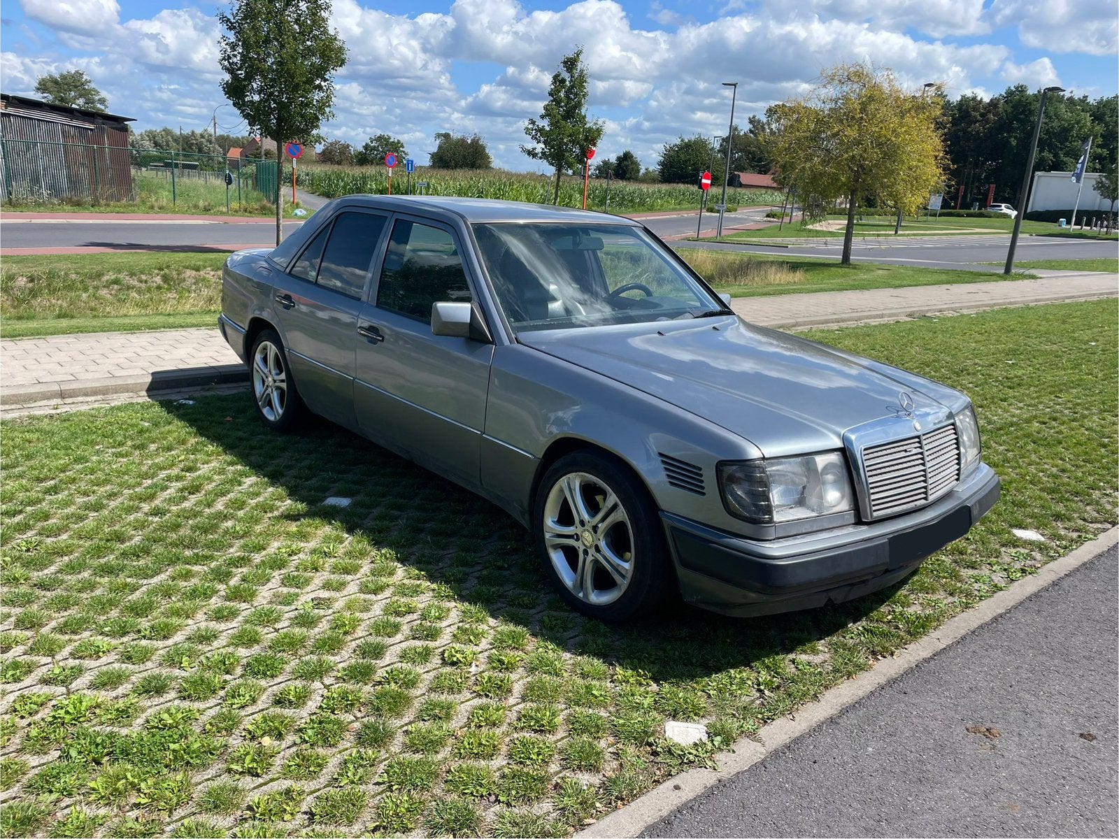 Oldtimer Mercedes 2.5 turbo diesel W124 in zeer goede staat, Auto's, Mercedes-Benz, 4 deurs, Achterwielaandrijving, 2497 cc, Leder