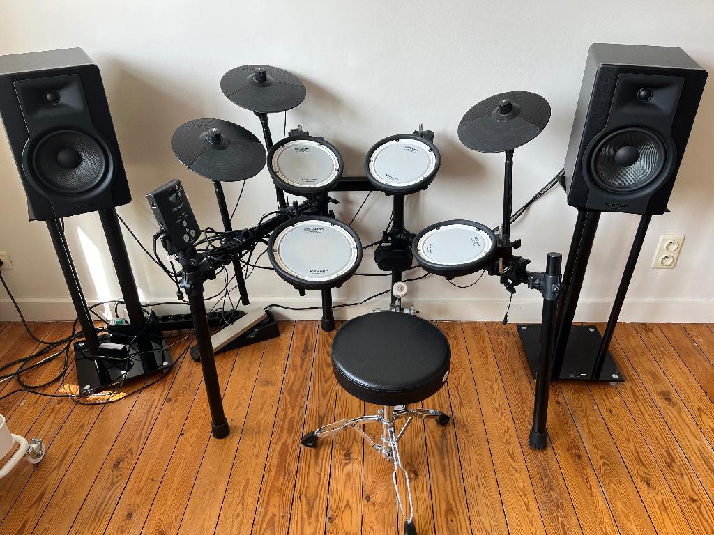 Compleet drumstel Roland TD1 incl. kickpedal & speakers, Muziek en Instrumenten, Drumstellen en Slagwerk, Ophalen, Gebruikt, Roland