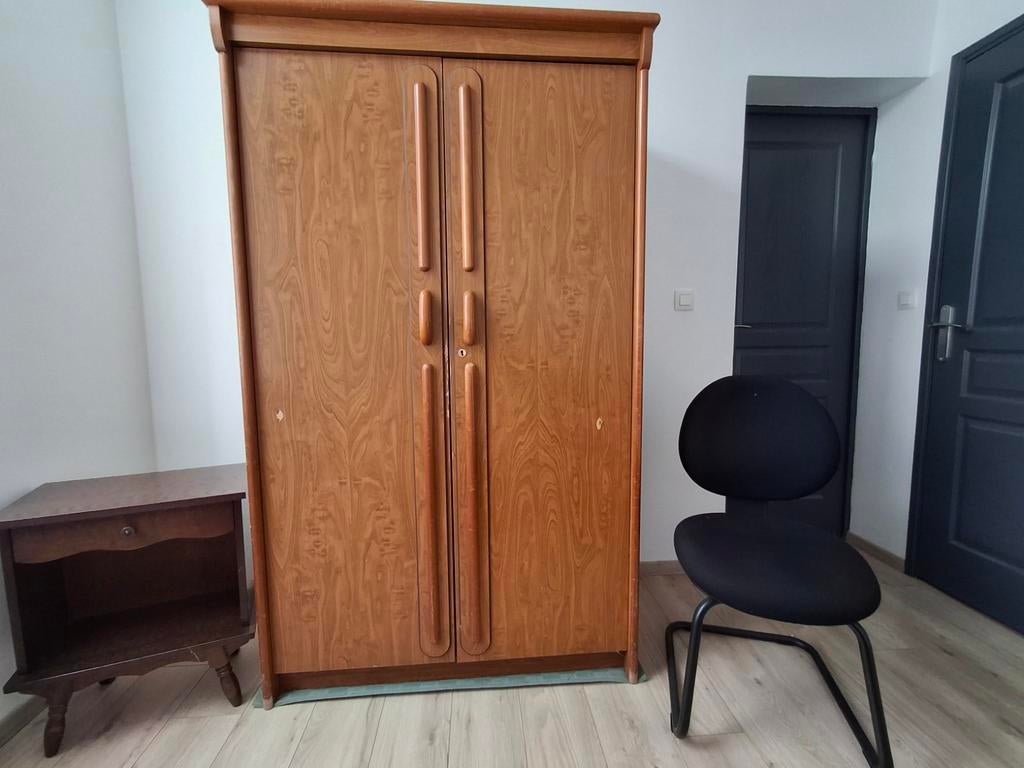 Armoire bois, chaise bureau noire, table de chevet bois, 100 à 150 cm, Utilisé, Métal, 50 à 75 cm