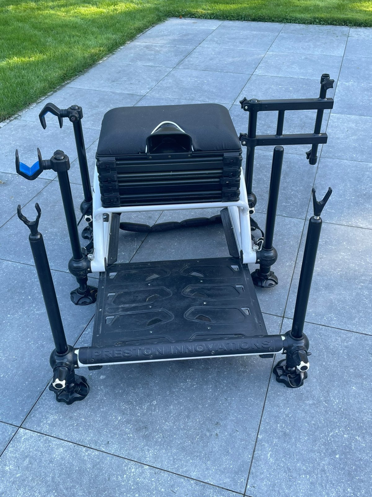 PRESTON ABSOLUTE zitkist met 30 mm poten en veel accessoires, Enlèvement, Comme neuf