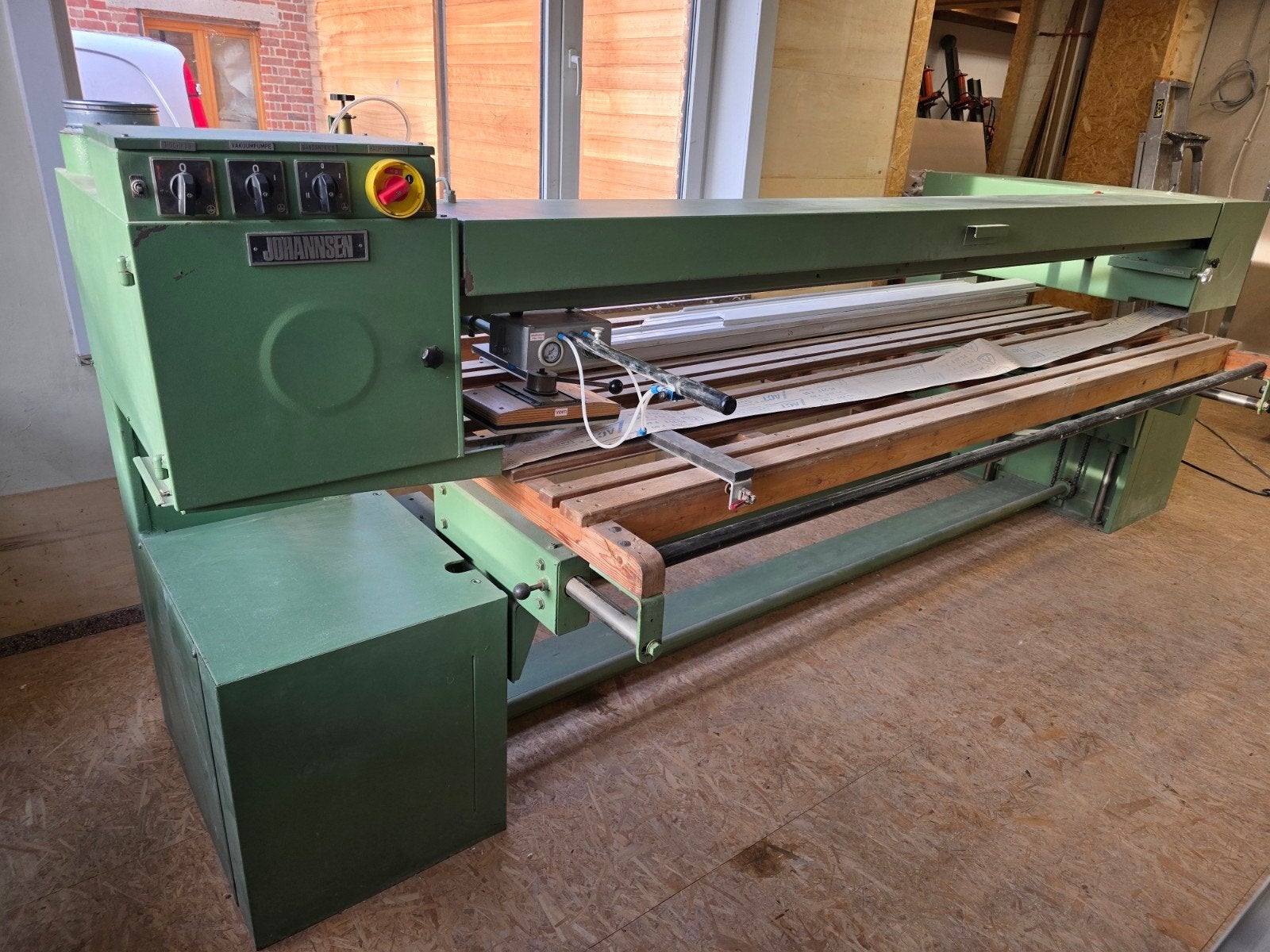 langeband schuurmachine, Enlèvement