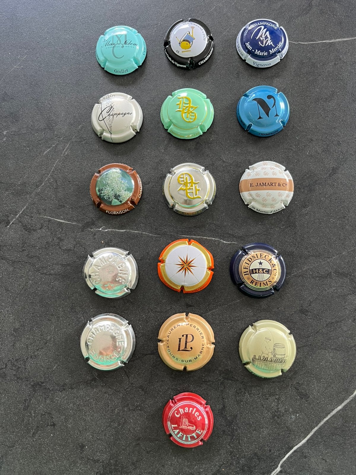 16 champagnecapsules, Verzamelen, Ophalen, Zo goed als nieuw