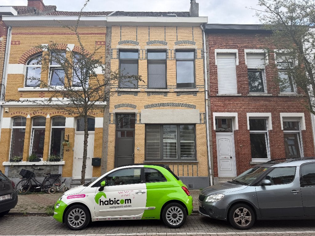 Instapklare woning  met 3 slaapkamers en zonnige tuin!, 506 UC, 2640 Mortsel, Via bemiddelaar, 3 kamers