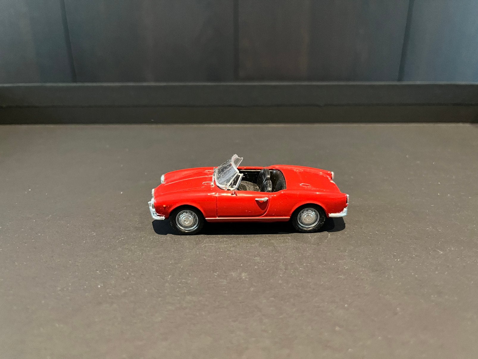 Alfa Romeo Giulietta cabriolet rouge, Enlèvement, Comme neuf