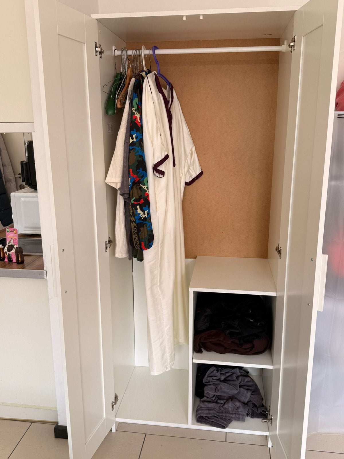 Armoire ikea blanche  – Bon état, Maison & Meubles, Armoires | Penderies & Garde-robes, Comme neuf, Enlèvement