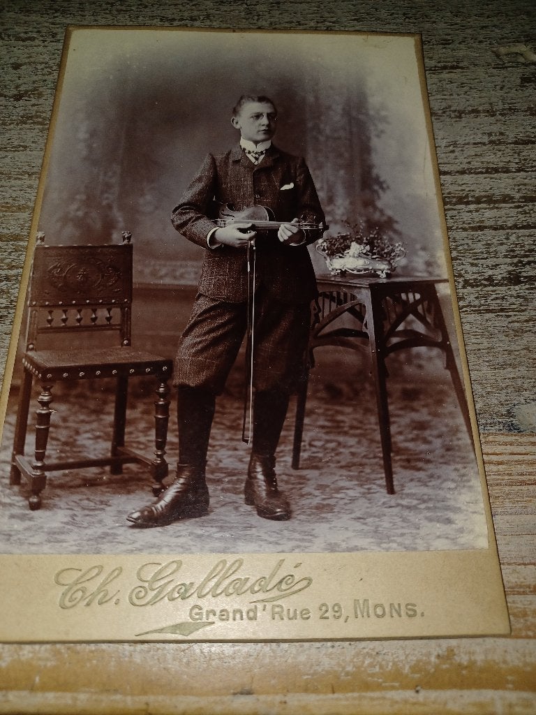 kabinetsfoto  fotograaf galladé mons muziek viool, Gebruikt, Foto, Ophalen of Verzenden, Voor 1940