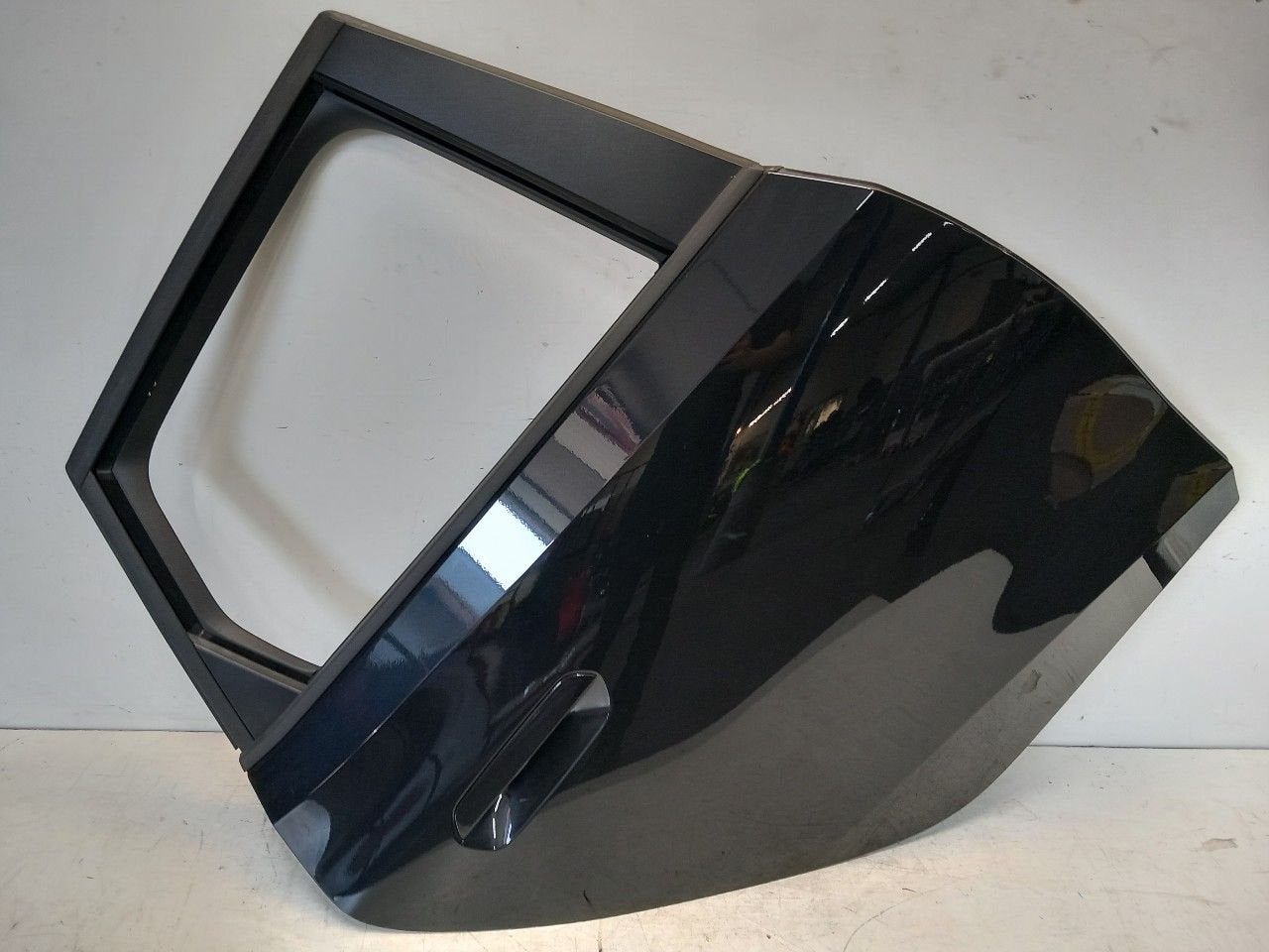 Portier rechts achter BMW 2 serie, Onderdelen@venauto.nl, Van der Ven Autorecycling B.V., Gebruikt, Ettenseweg 76, 4706 PB Roosendaal, The Netherlands