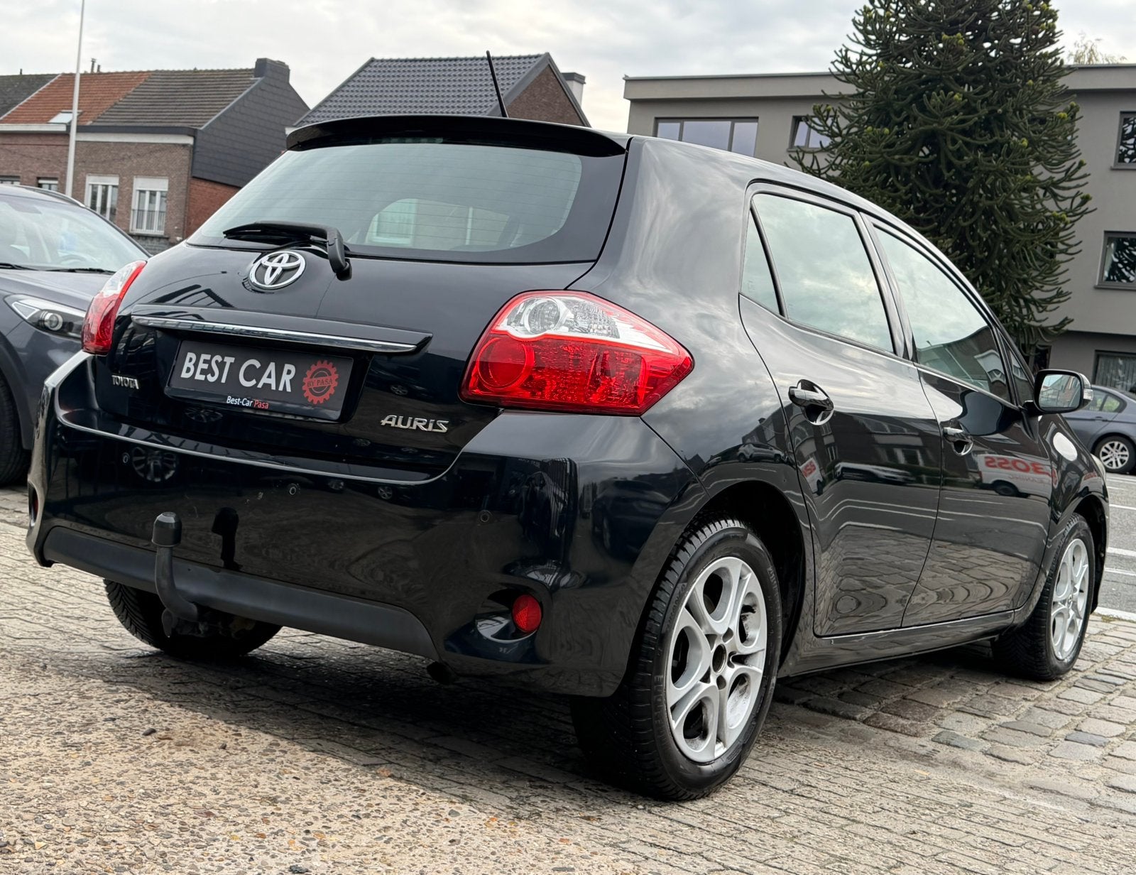 Toyota Auris 1.33i * Navi * Leder * Trekhaak, Auto's, Euro 5, 450 kg, Zwart, 4 cilinders