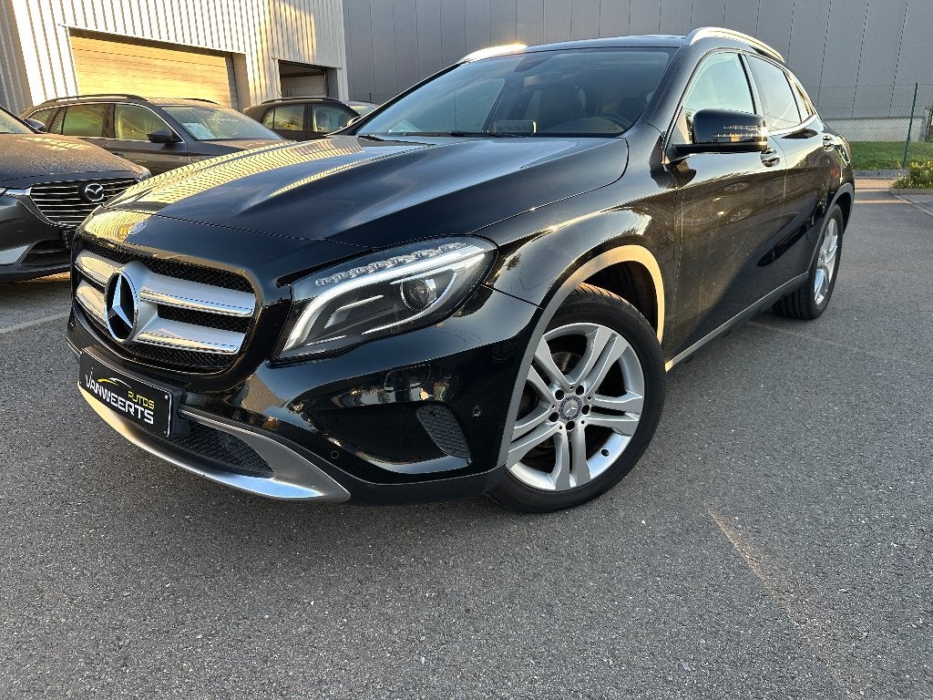Mercedes GLA 180, 1.6 benzine AUTOMAAT!   PANO + OPEN DAK, Auto's, 4 cilinders, Leder en Stof, Zwart, Bedrijf