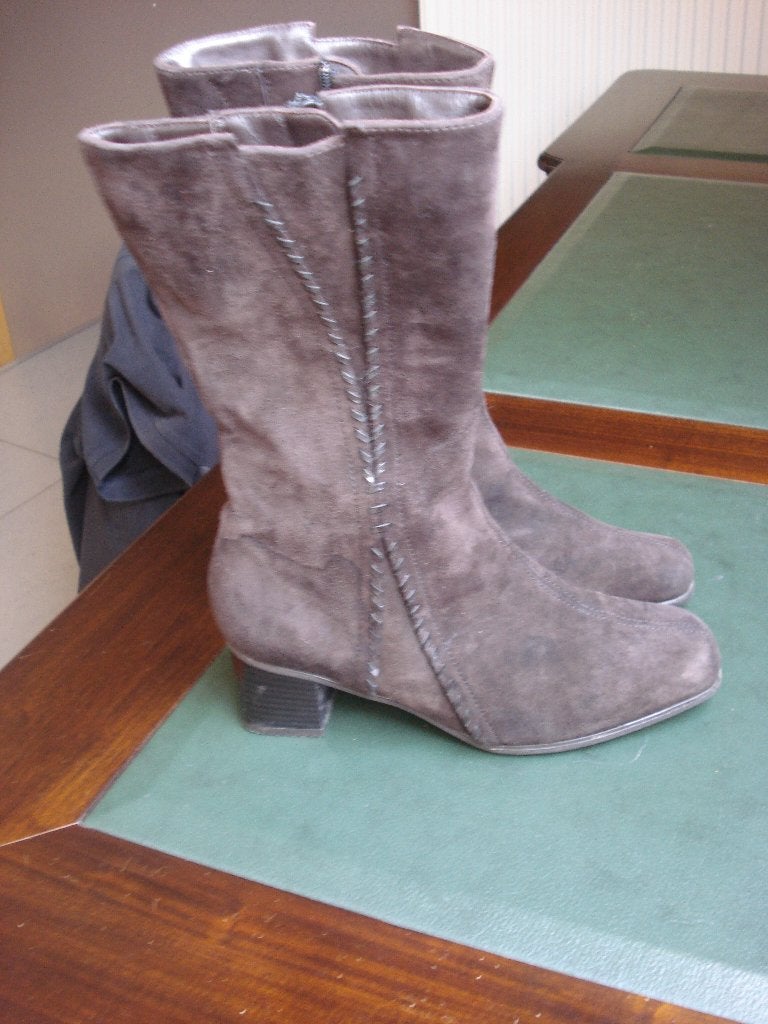 Bruine daim laarzen, dames. mt 37, Bruin, Lage of Enkellaarzen, Ophalen of Verzenden, Gedragen