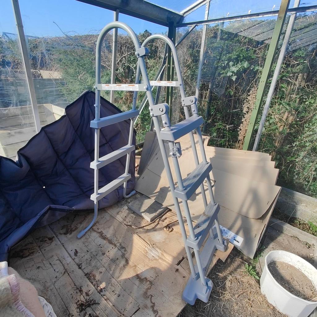 Zwembadladder, Ophalen