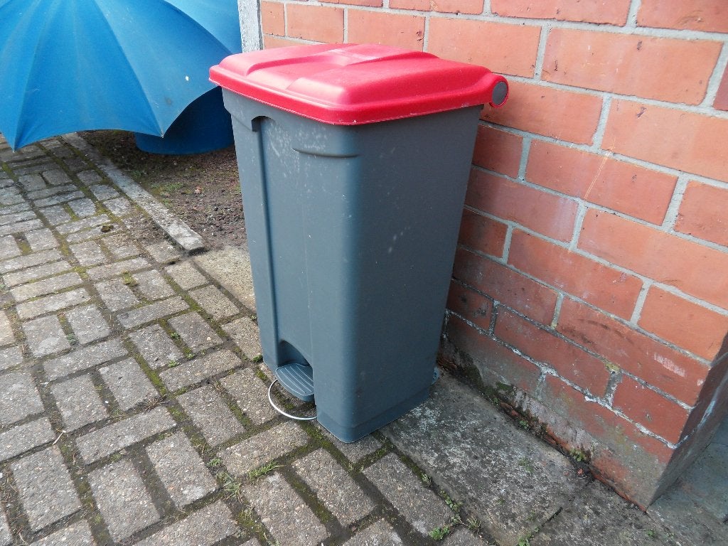 Vuilbak met pedaal, Ophalen, Kunststof, Gebruikt, Met pedaal
