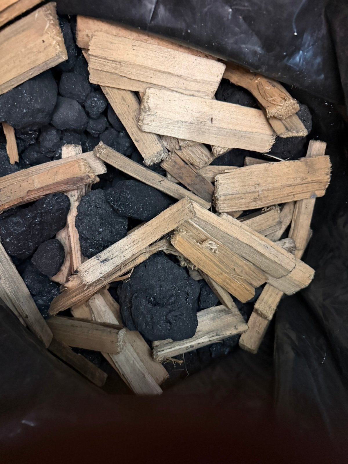60 kg de charbon et de bois d'allumage pour la cuisson, Enlèvement