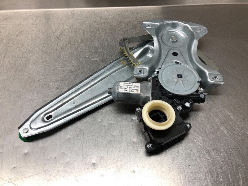 RAAMMECHANIEK LINKS ACHTER Auris Touring Sports (E18), Gebruikt, Toyota