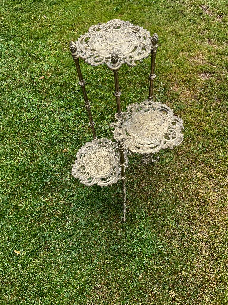Vintage bijzettafel -- Vogel decoratie -- 3-delig, Ophalen, Minder dan 55 cm, Metaal of Aluminium, Zo goed als nieuw
