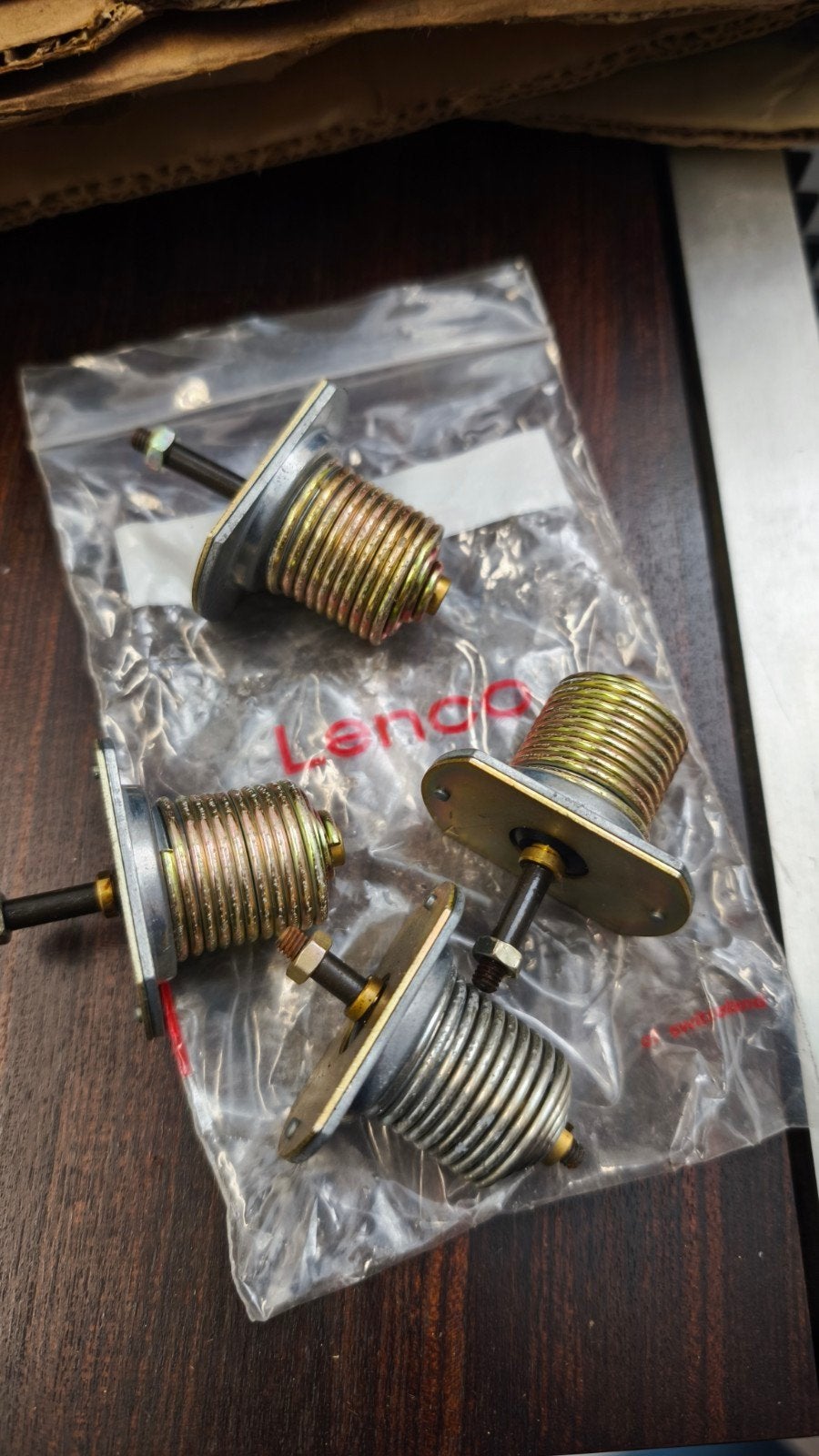 100 x set van 3/4 Lenco Chassis Springs, Audio, Tv en Foto, Platenspelers, Ophalen
