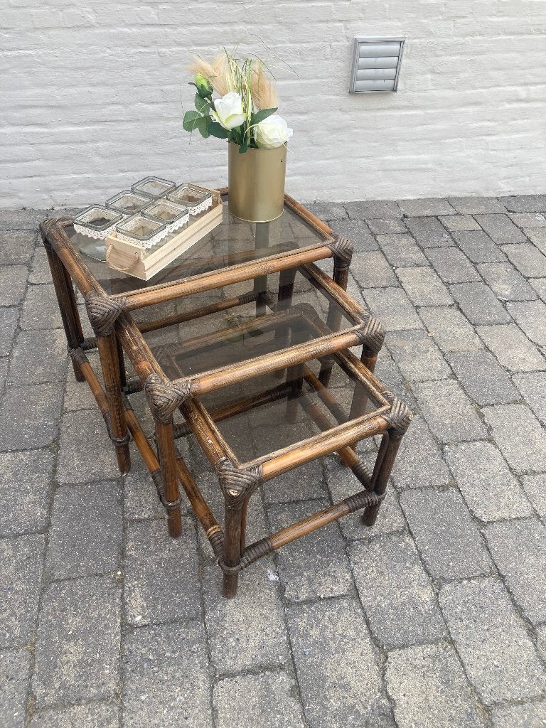 Rotan tafeltjes, Ophalen