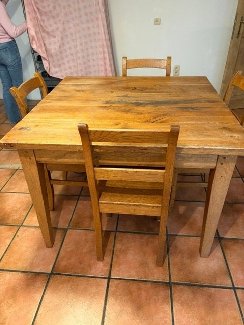 TABLE CARREE EN BOIS MASSIF, Maison & Meubles, 100 à 150 cm, Carré, 100 à 150 cm, Enlèvement