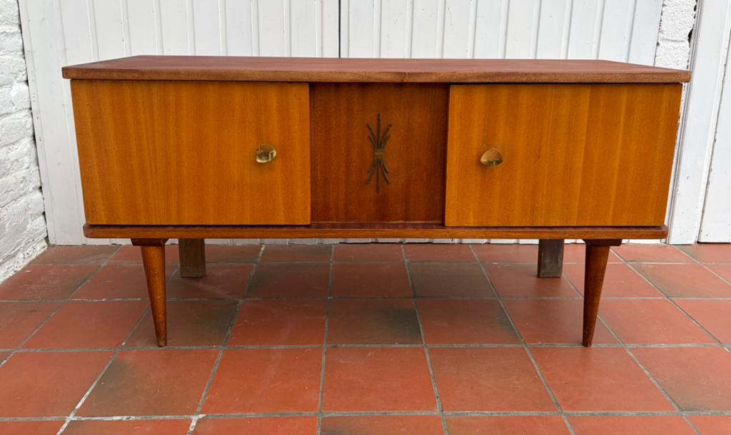 Klein dressoir/tv-meubel in vintage Scandinavische stijl, Huis en Inrichting, Kasten | Overige, Ophalen, Gebruikt