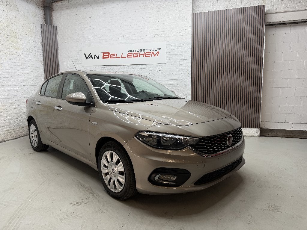 Fiat tipo lounge 1.4i 2018 airco 1st eigenaar, Voorwielaandrijving, 4 deurs, Stof, 4 cilinders