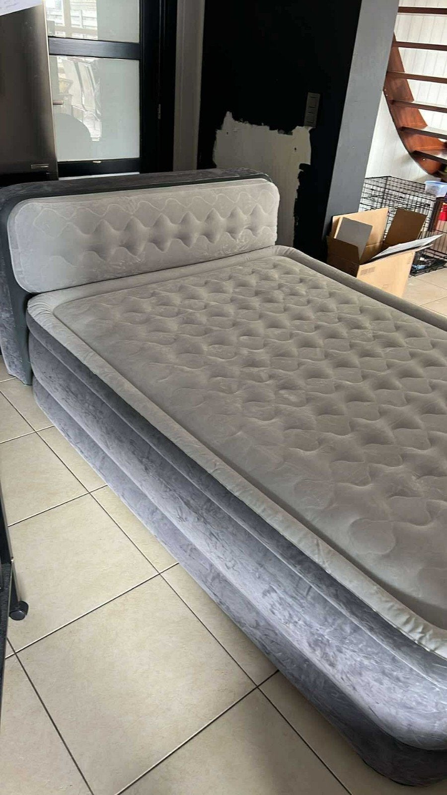 Intex slaapmatras queensize, Caravanes & Camping, Matelas pneumatiques, Enlèvement, Comme neuf, 2 personnes