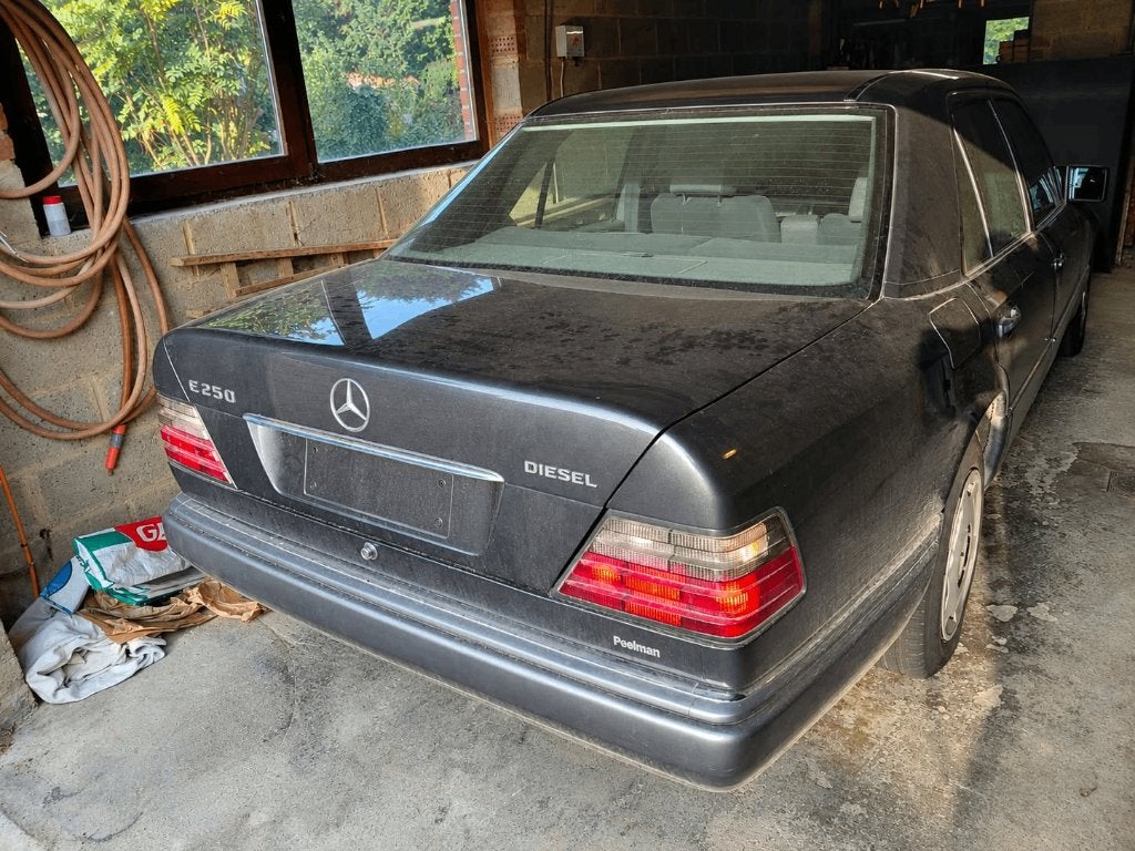 Mercedes E 250, Autos, Autres modèles, Achat, Boîte manuelle, Entretenue par le concessionnaire