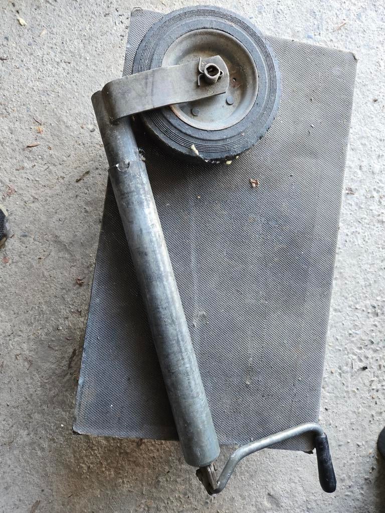 Roue avant de remorque à roues lourdes, Enlèvement, Utilisé