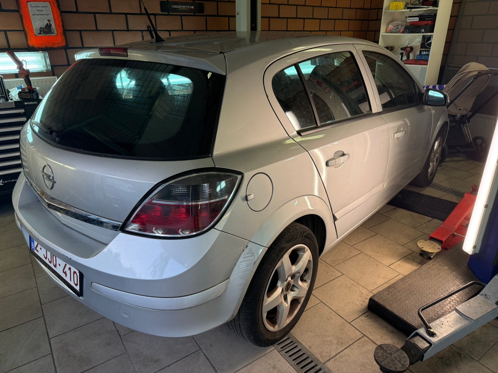 Opel Astra 1.6 essence 2008, Autos, Argent ou Gris, Achat, Entreprise, 3 places
