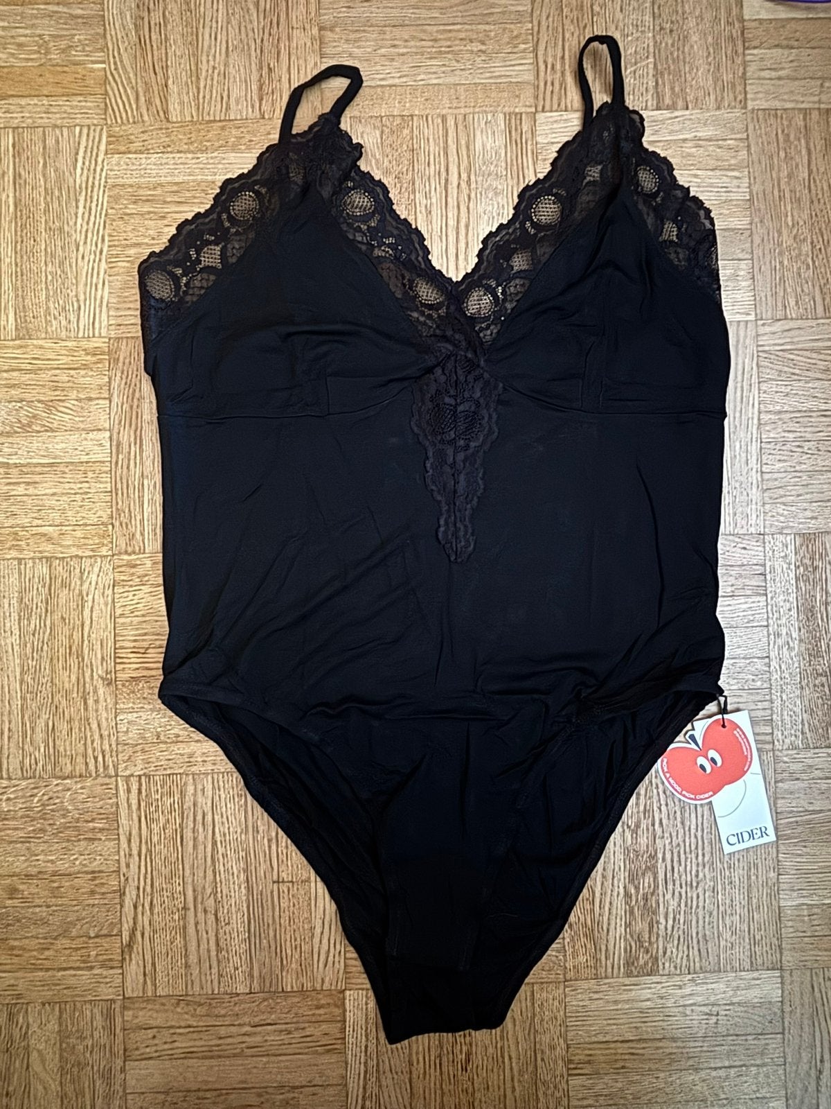 Nieuw met label: CIDER Lace Trim V-Neck Bodysuit 0XL/2XL, Kleding | Dames, Ondergoed en Lingerie, Ophalen of Verzenden, Zwart