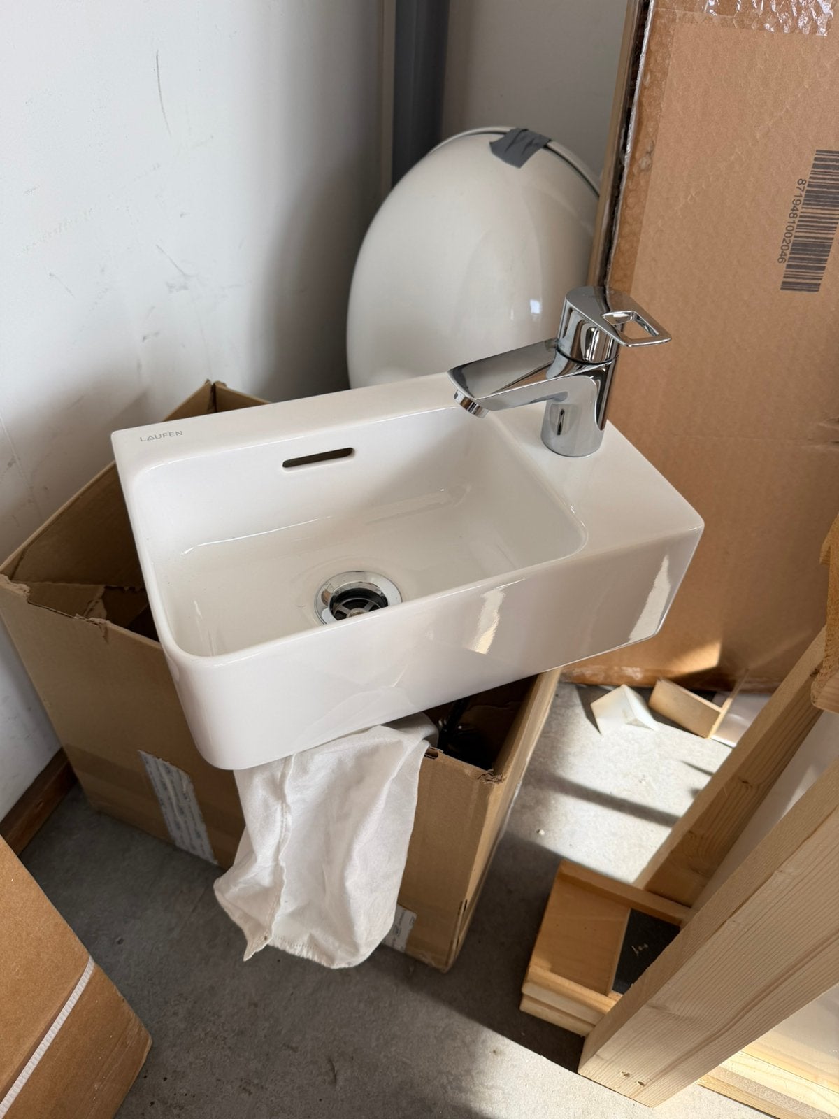 Laufen design toiletfontein met grohe kraan nieuw, Doe-het-zelf en Bouw, Ophalen, Nieuw, Kraan
