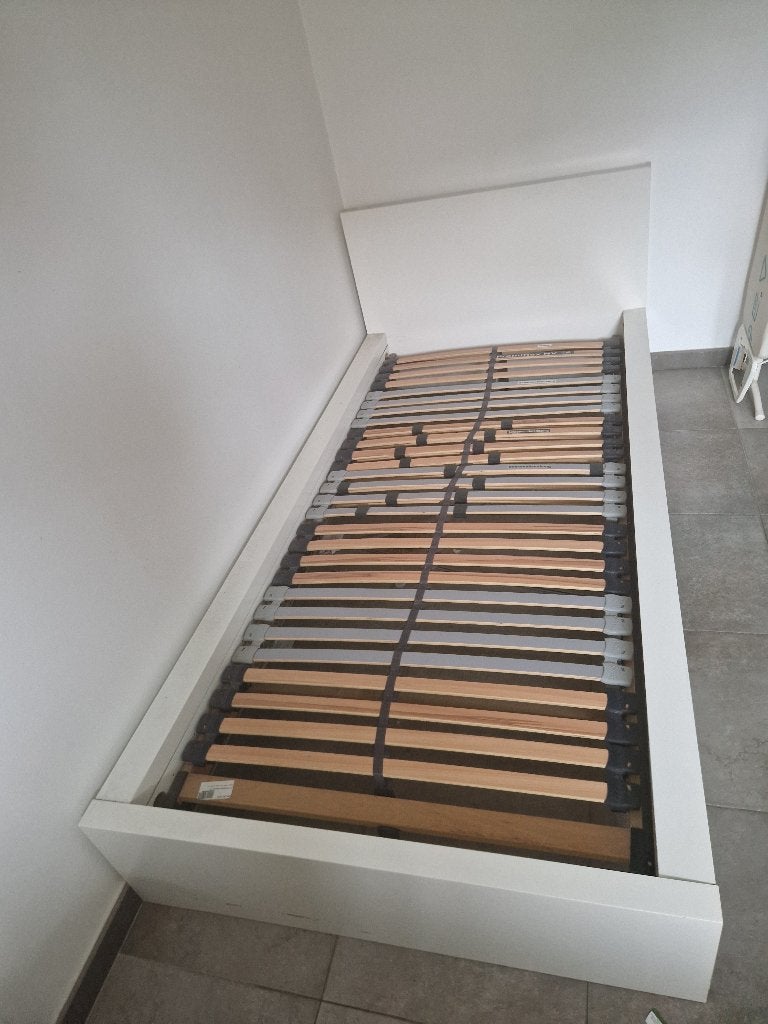 1 persoonsbed, Huis en Inrichting, Slaapkamer | Bedden, Ophalen, Zo goed als nieuw, Eenpersoons, Wit