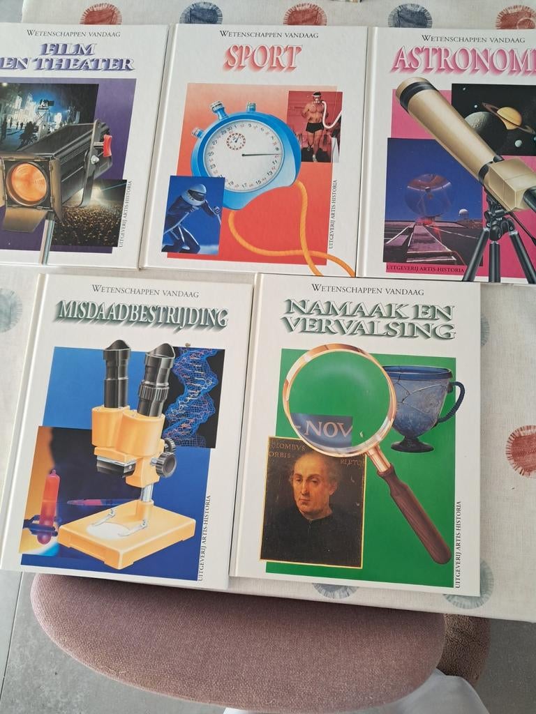 5 wetenschapsboeken (artis historia), Ophalen