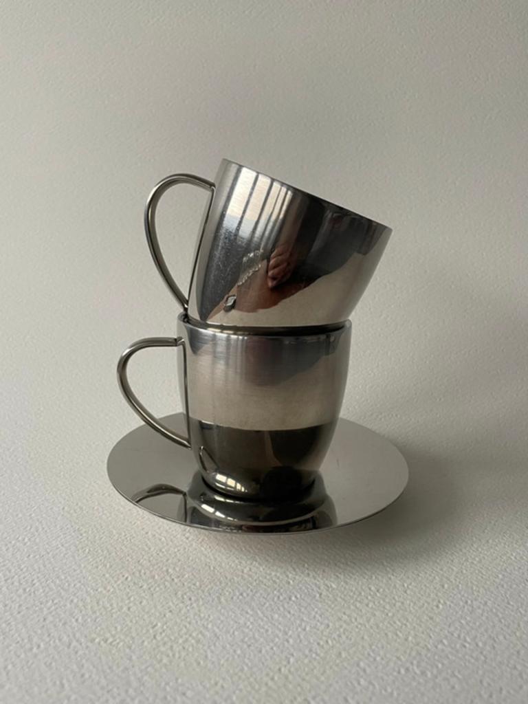 Set de 2 tasses en métal avec soucoupes, Uni, Enlèvement, Utilisé, Autres matériaux