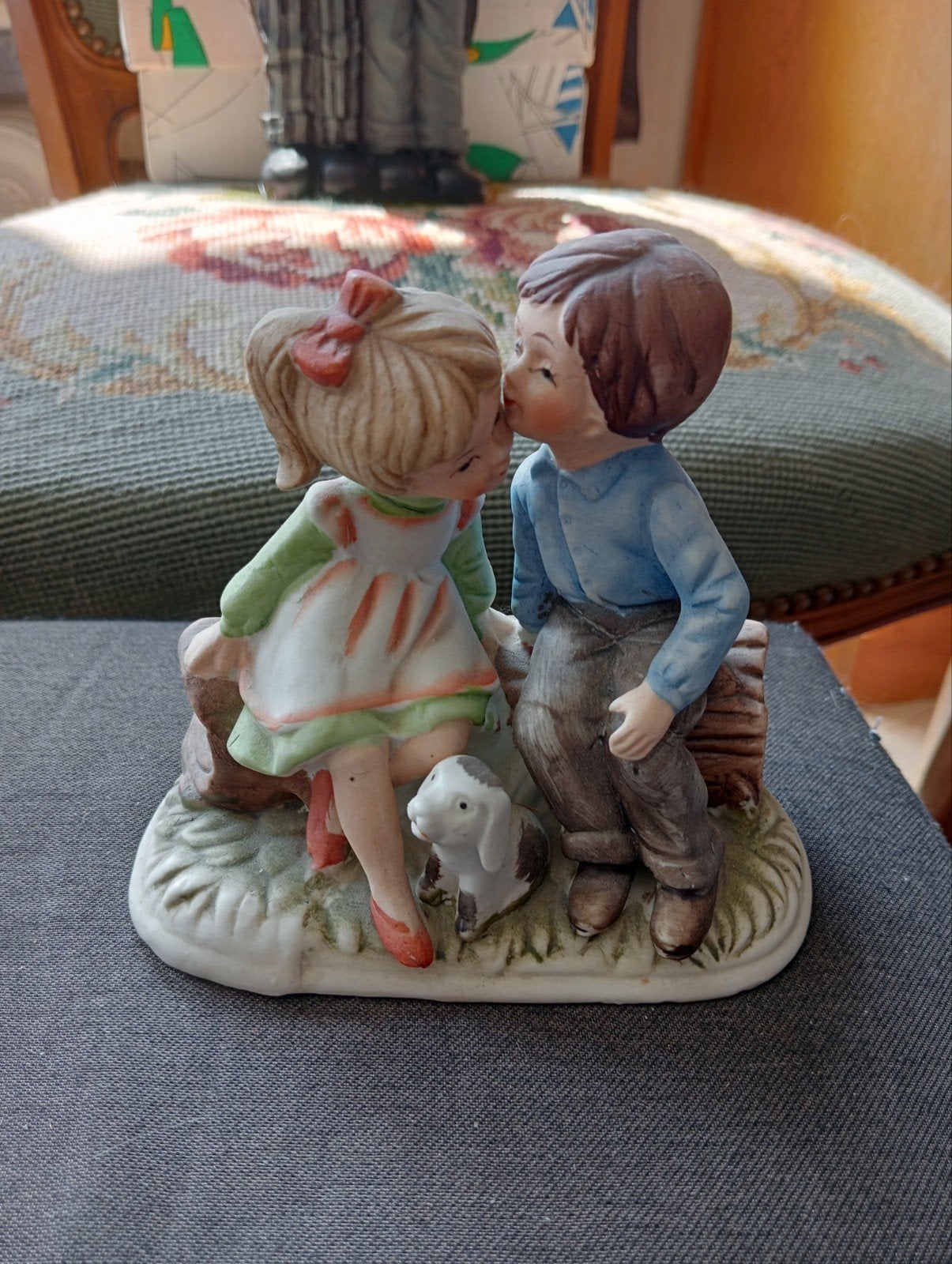 statue antique d'enfants s'embrassant, Antiquités & Art, Enlèvement ou Envoi