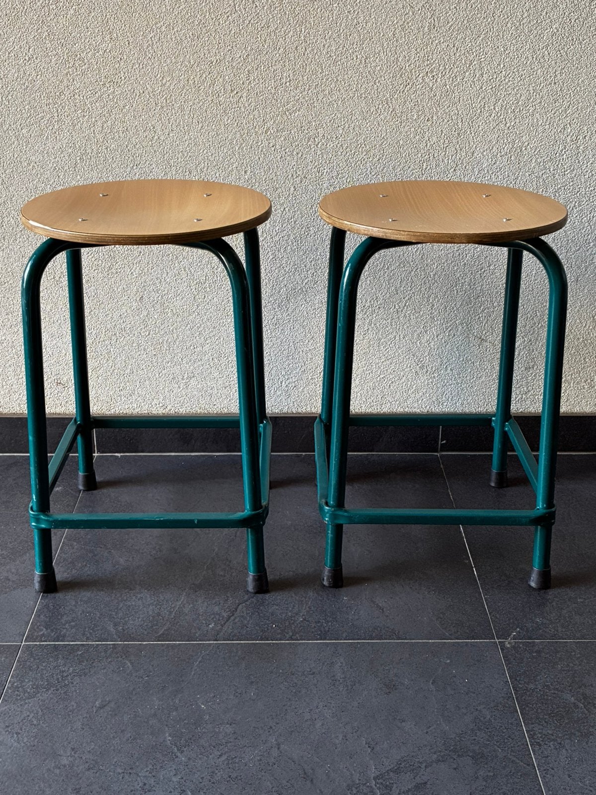 Tabourets scolaires - 11 disponibles, Enlèvement, Utilisé, Bois