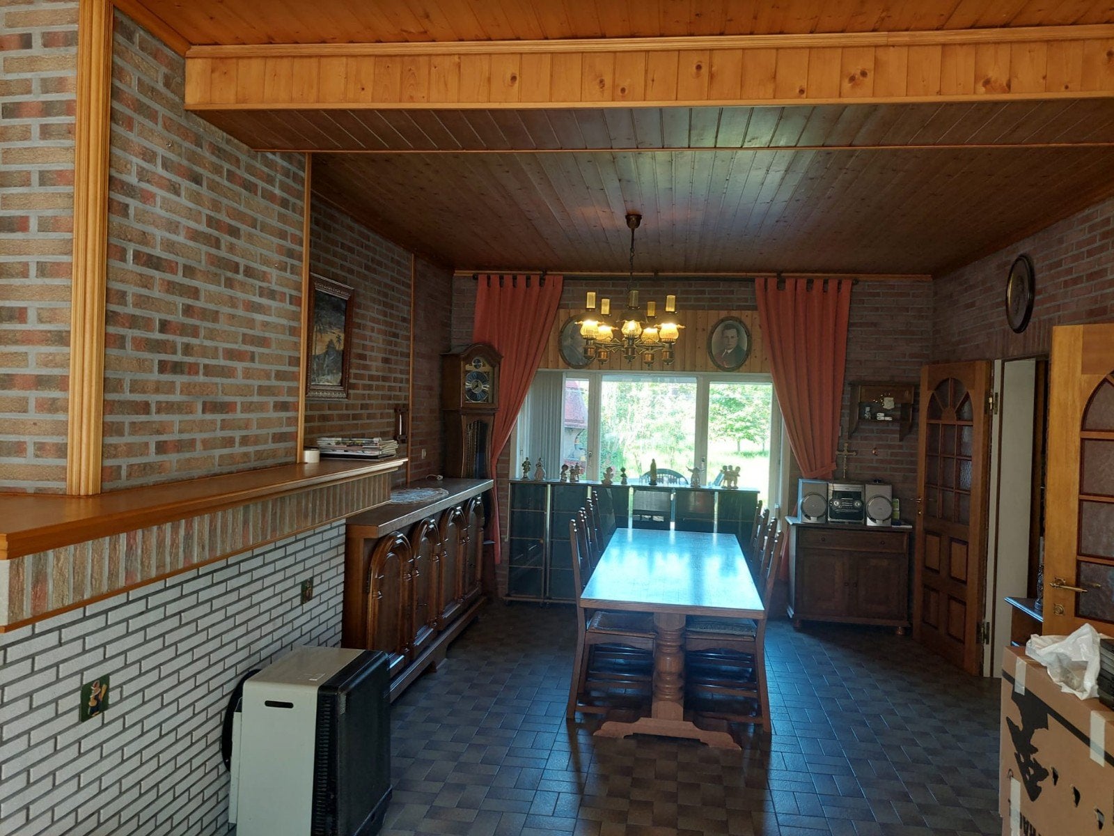 complete eetkamer dressoir tafel en 6 stoelen, Huis en Inrichting, Ophalen