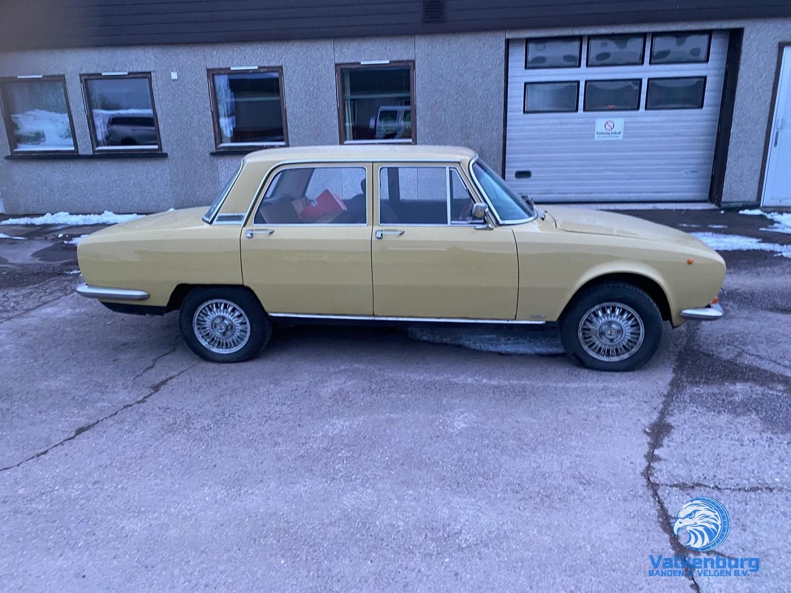 Alfa Romeo 2000 Berlina 1972 Beige, Zwart, Beige, Bedrijf, Radio