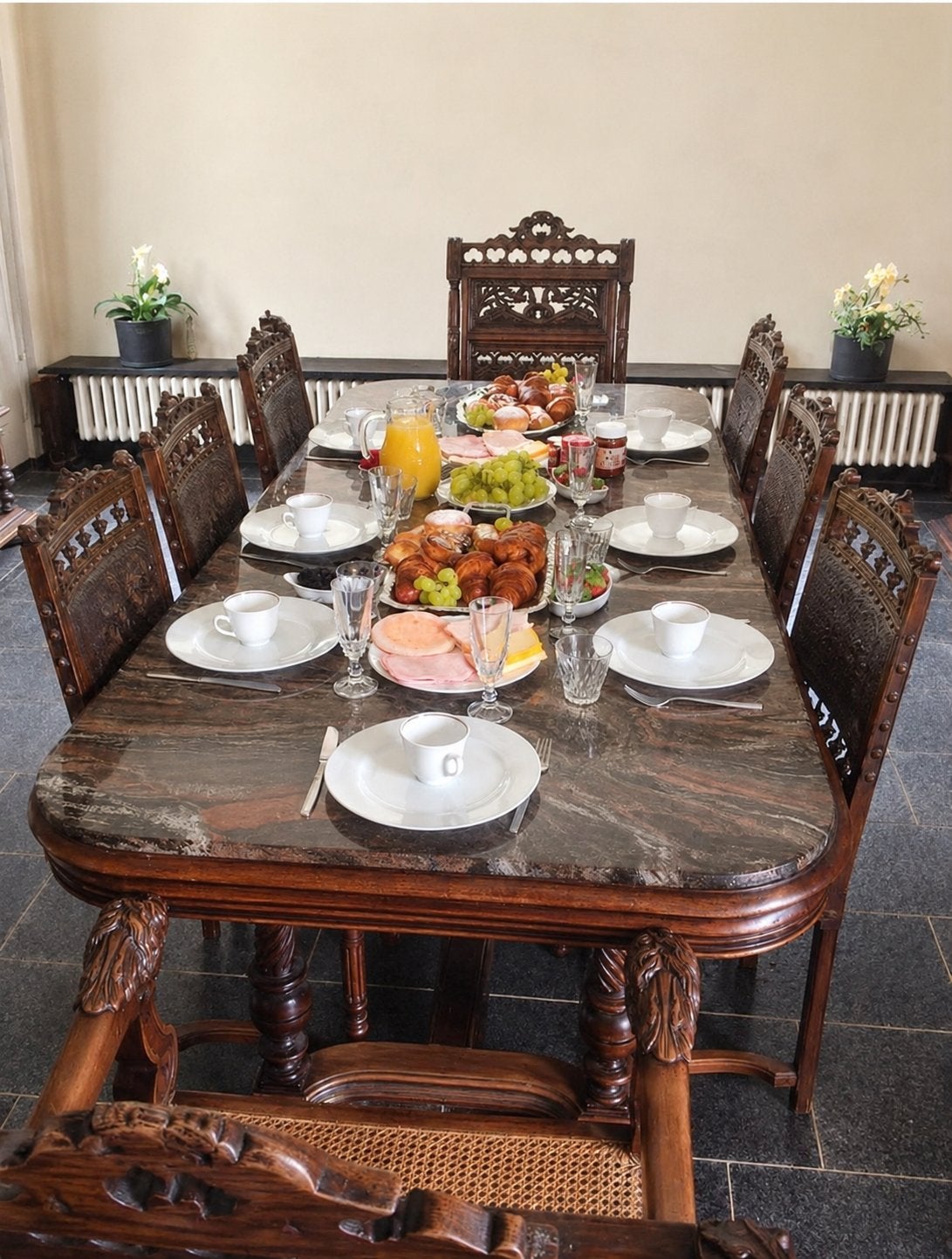Antieken tafel, 6 stoelen en 2 armstoelen. Henri II, Ophalen