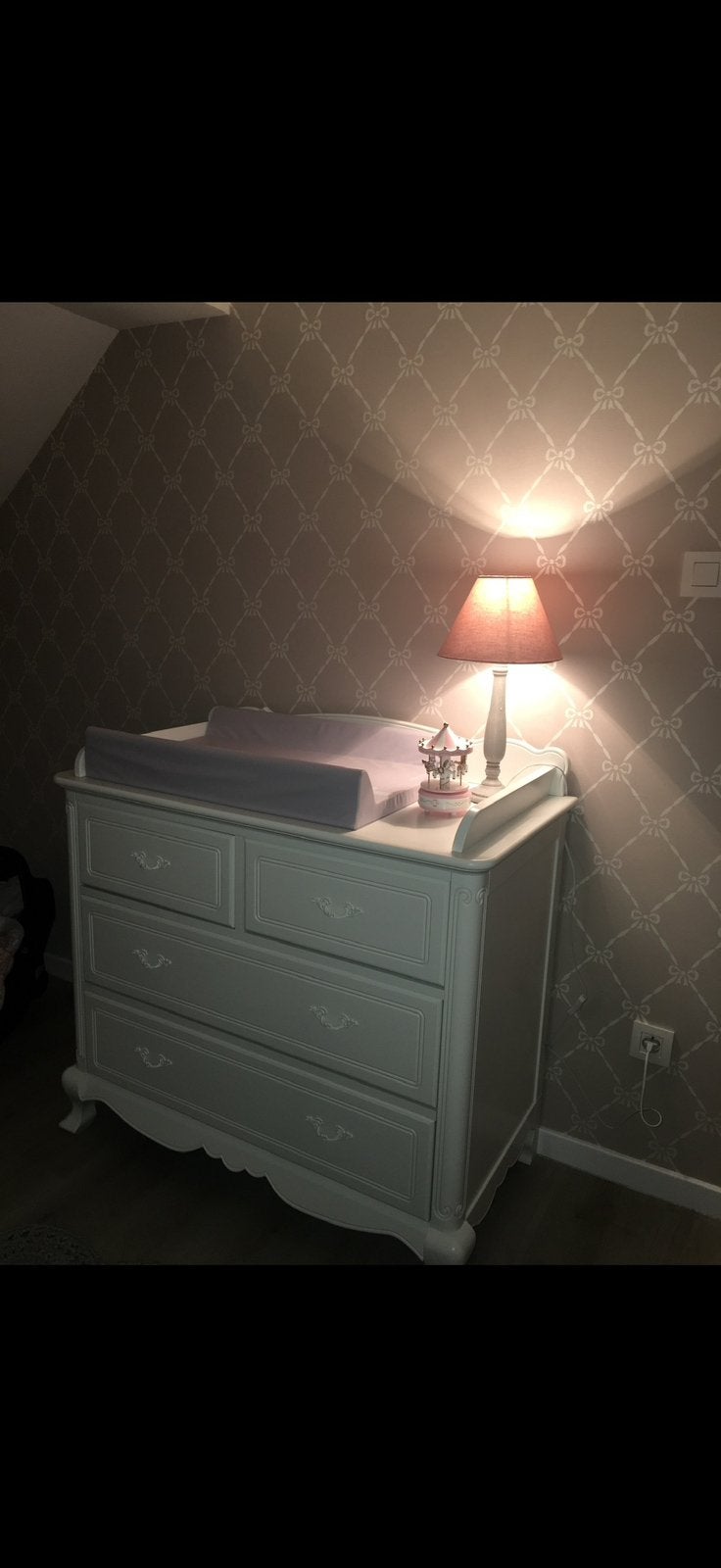 Lit pour bébé ou enfant avec matelas et table à langer, Enlèvement, Comme neuf