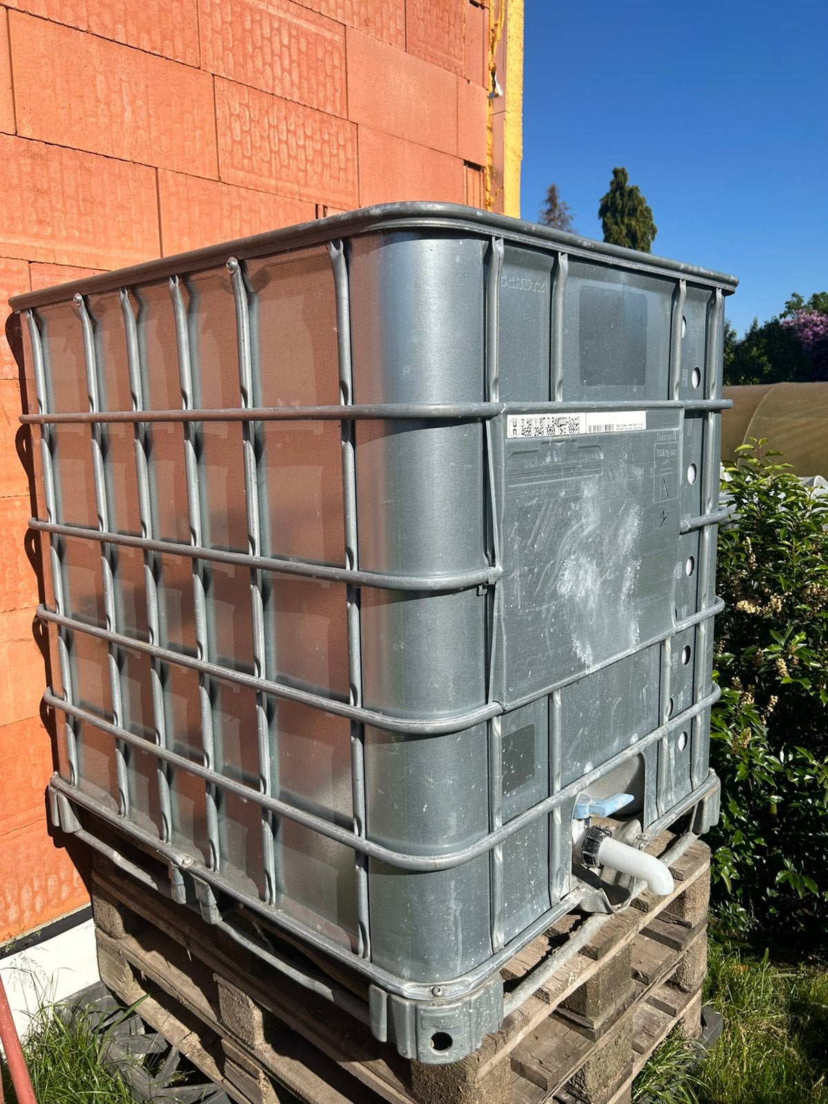 Stalen 1000L vat, Tuin en Terras, Regentonnen, 150 liter of meer, Ophalen, Zo goed als nieuw, Met kraantje