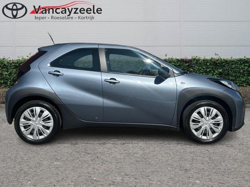 Toyota Aygo play+cam+dab+carplay+androidauto, Autos, Toyota, Argent ou Gris, Euro 6, Boîte manuelle, Noir